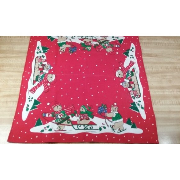 Vintage Set of 4 Christmas Napkins by Sunweave Linen Corporation - Picture 4 of 7